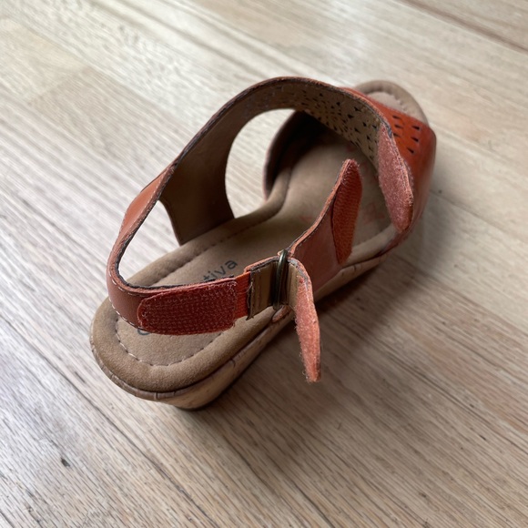 Comfortiva Leather Cork Wedge Sandals Size 8.5 in Excellent Condition - Picture 12 of 13